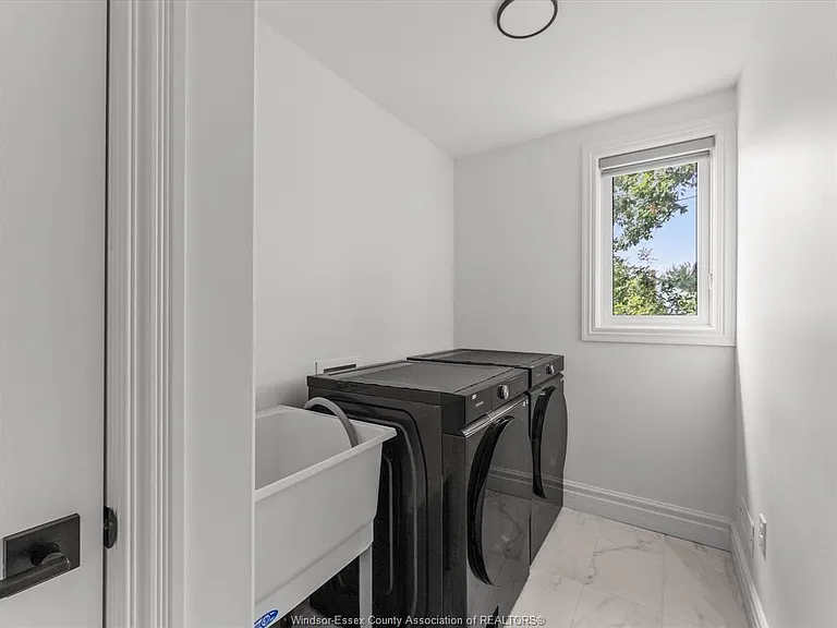 93 Belleview Dr — Photo 37