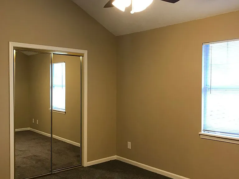 4601 NE Whispering Winds Dr — Photo 9