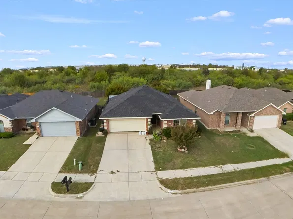 1221 Camden Yard Dr, Burleson, TX 76028