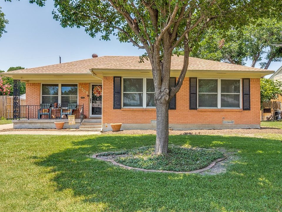 1st image of 2909 Highwood Dr