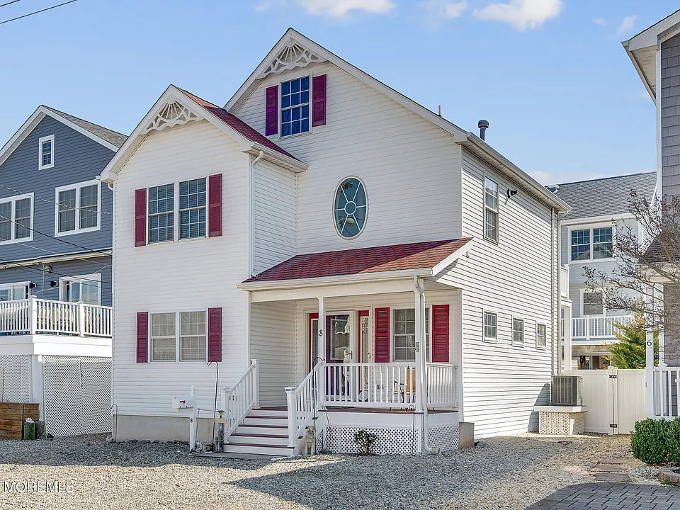 8 Nichols Ave