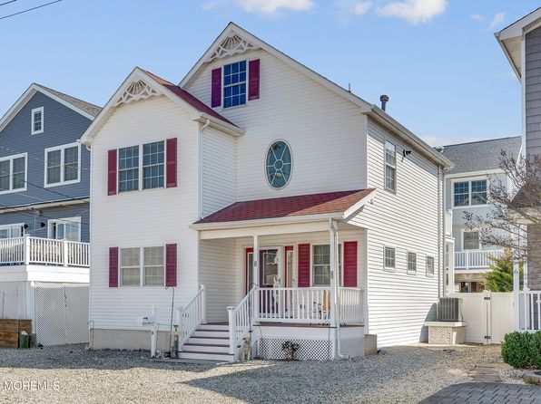 8 Nichols Ave