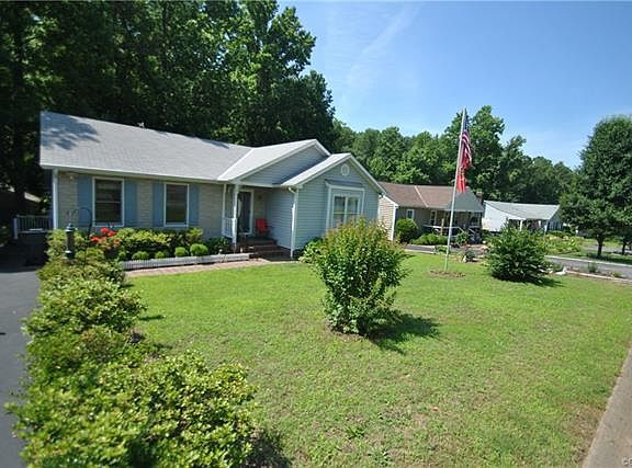 2nd image of 2925 Sand Hills Dr