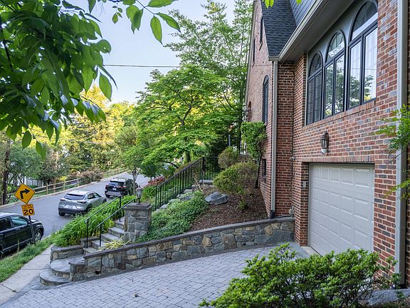 4th image of 4243 Vacation Ln