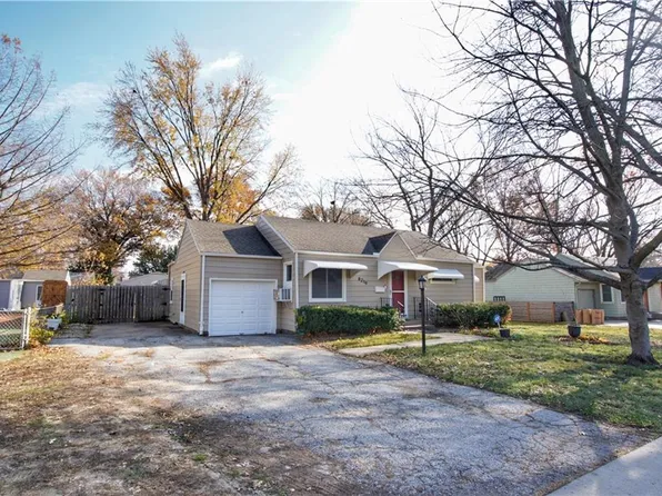 8219 Hemlock St, Overland Park, KS 66204