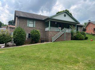 1529 Valley Breeze Cir, Maryville, TN 37803