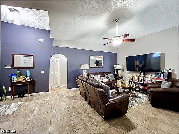 4th image of 2131 Corner School Dr