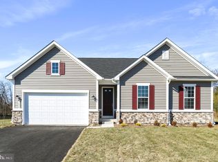 1458 Finch Dr, Chambersburg, PA 17202
