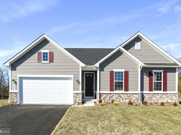 1458 Finch Dr, Chambersburg, PA 17202