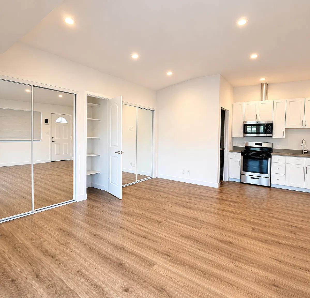 Studio, 400 sqft, $2,200 — Photo 4