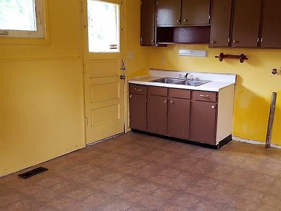 4th image of 3526 Ontario St