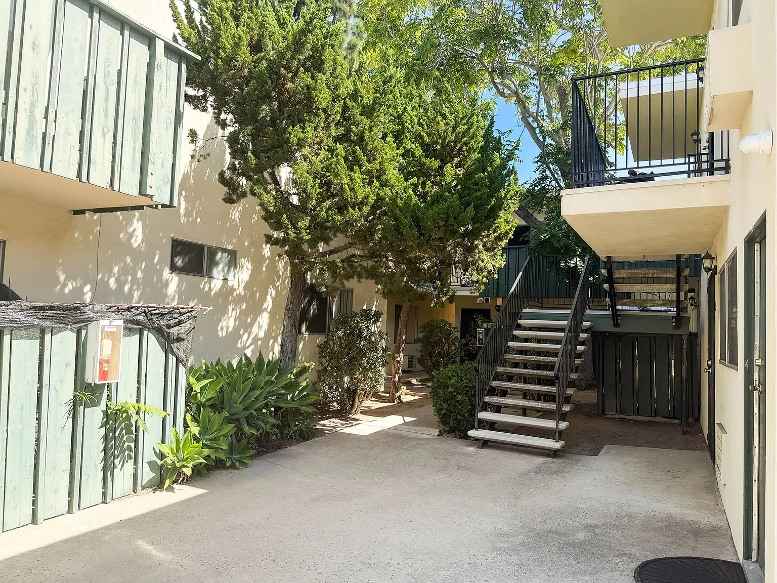 Decker Gardens — Photo 4