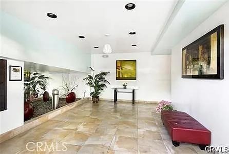 2 bed, 833 sqft, $3,300 — Photo 3