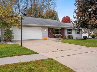 1533 Rockwell Rd, Green Bay, WI 54313