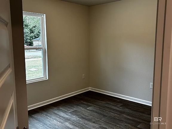 4th image of 13668 Logan Pl