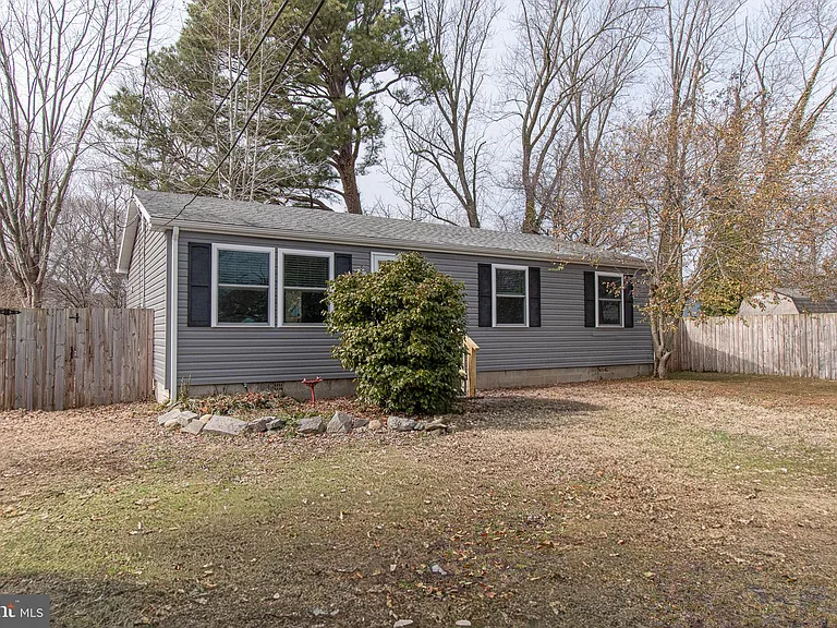 101 Brooks Ln — Photo 25