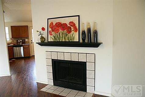 4th image of 2429 Oakmont Dr