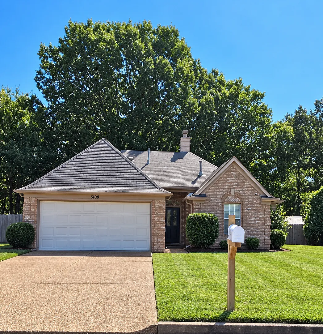 This Horn Lake Hottie, offering 3 bedrooms 2 baths and a 2 car garage is for lease. — Photo 1