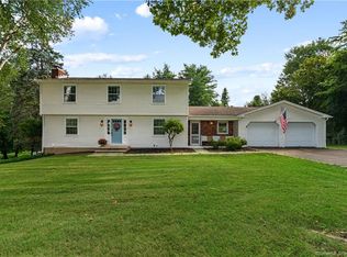 5 Longview Heights Rd, Newtown, CT 06470