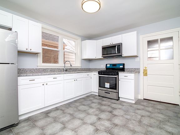 4th image of 7148 S Francisco Ave