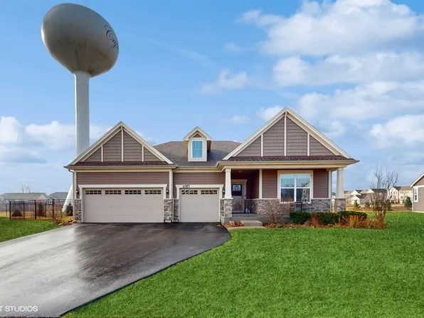 1057 Purdue Plz, Crystal Lake, IL 60012