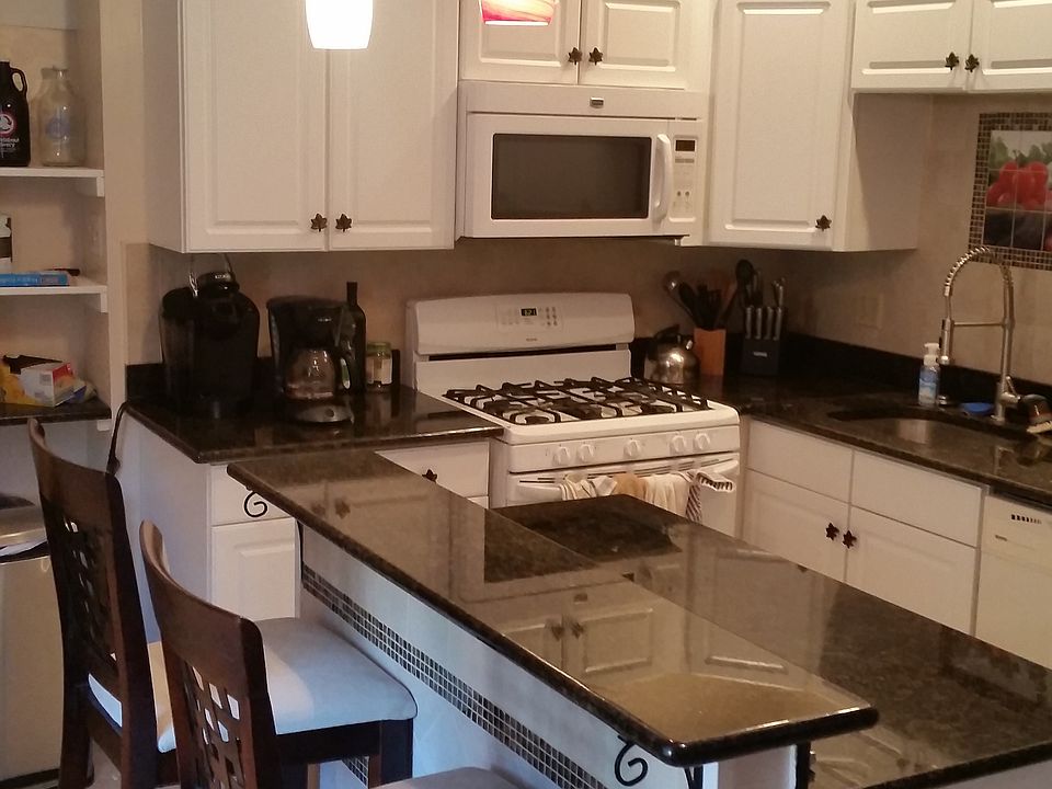 Kitchen with Island Bar