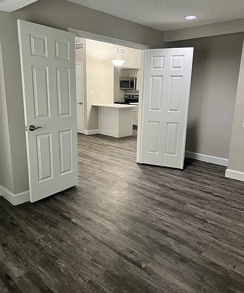 1021-2551 S Loop 289 — Photo 11