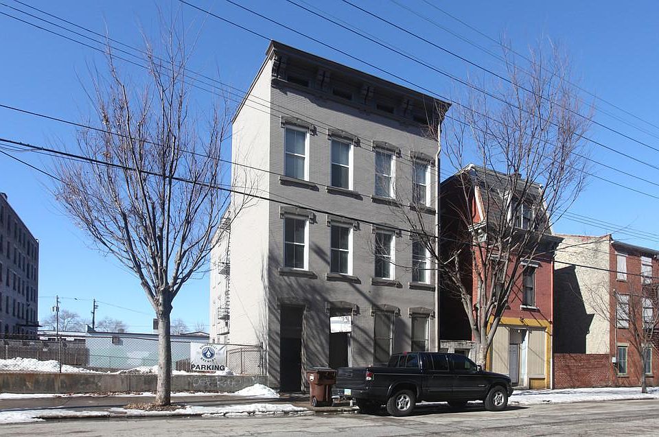 1st image of 1919 Elm St APT 4