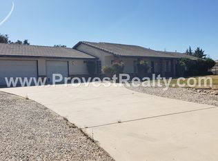 13989 Farmington St, Oak Hills, CA 92344
