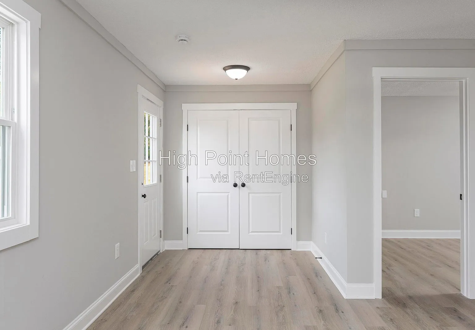 2 bed, 1.0 bath, 930 sqft, $1,185 — Photo 4