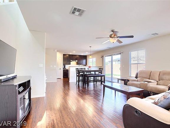3rd image of 10819 Myrtle Grove Ave