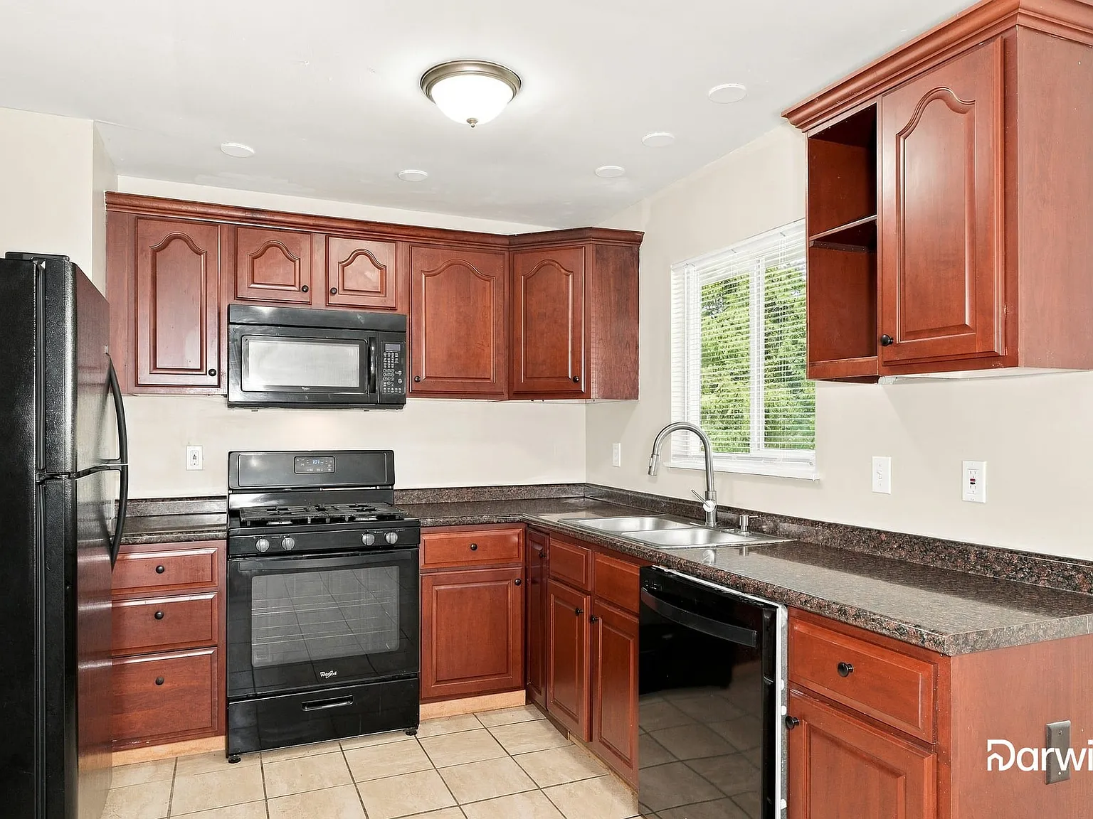 3 bed, 2.5 bath, 1030 sqft, $2,110 — Photo 4