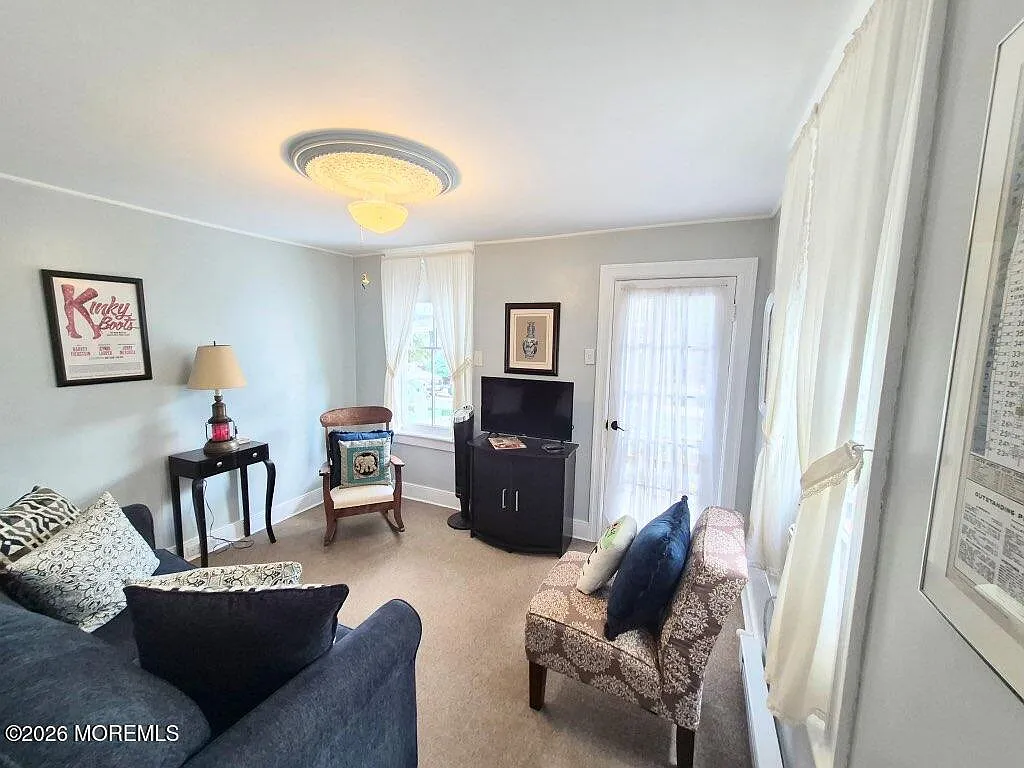 1 bed, 972 sqft, $1,350 — Photo 2