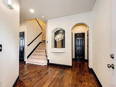 3383 Mount Royal Dr — Photo 2