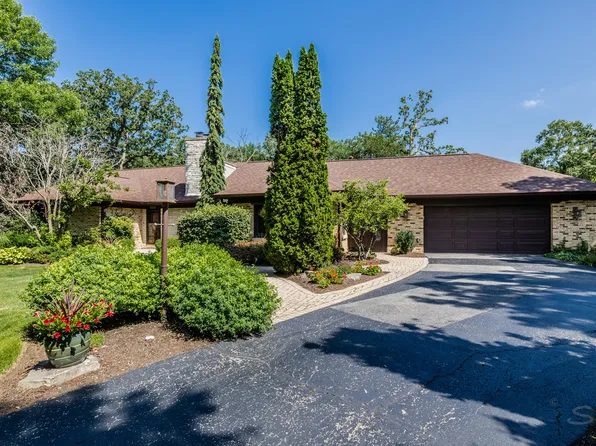 829 Northwoods Rd, Deerfield, IL 60015
