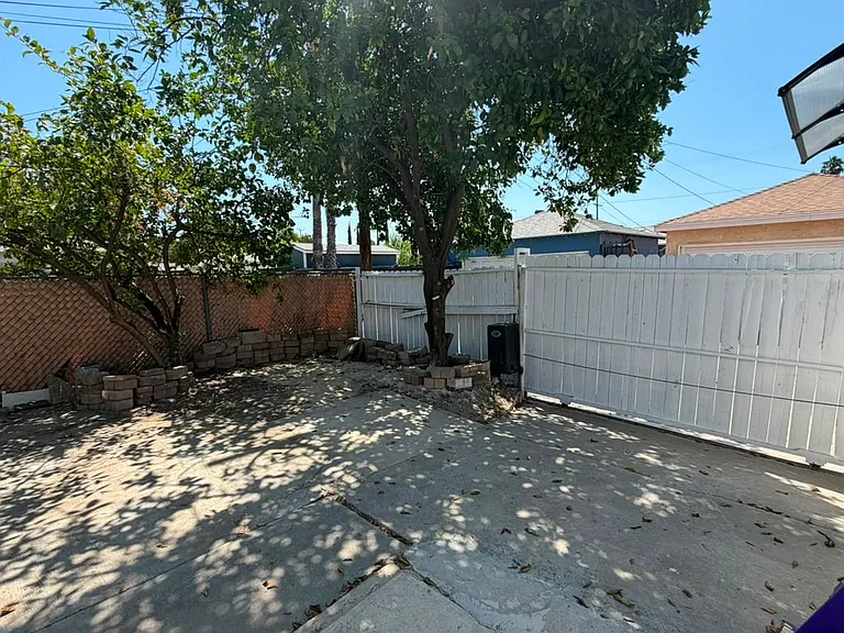 19554 Hartland St — Photo 9