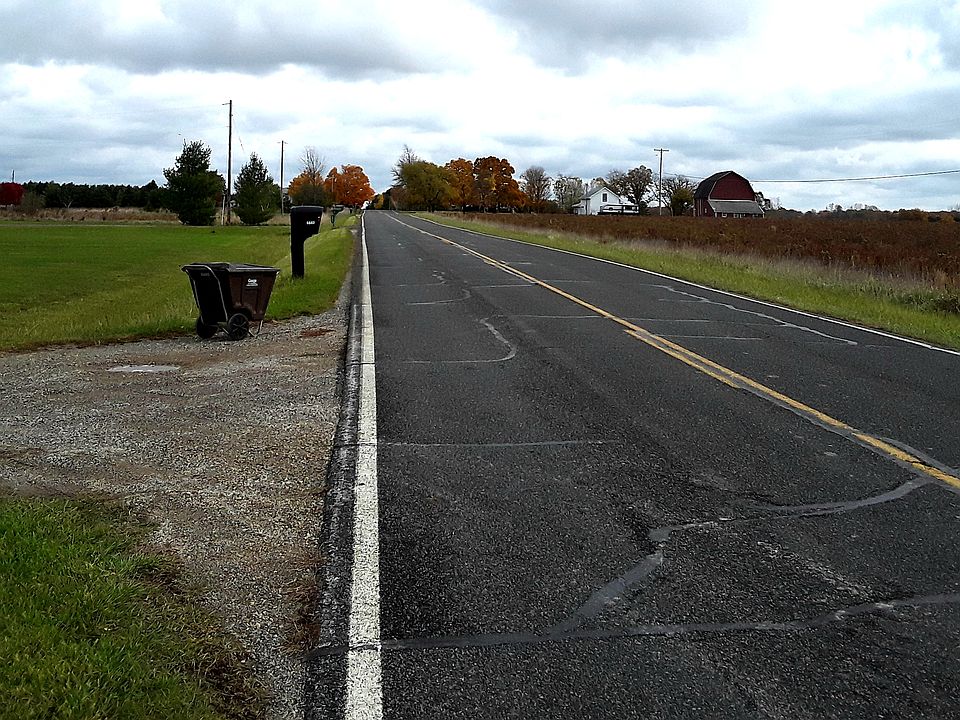 2nd image of W Howe Rd
