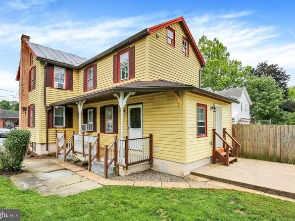 208 W 2nd St, Bernville, PA 19506
