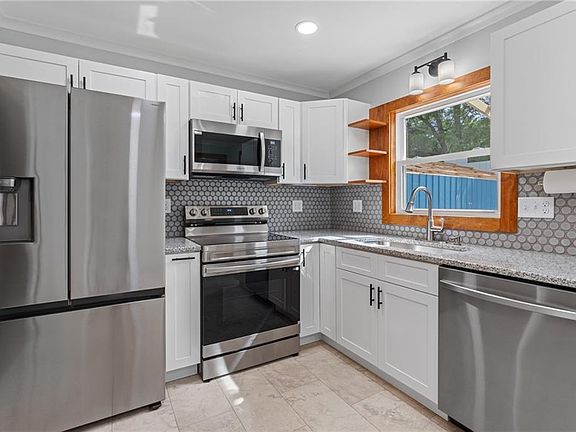 5th image of 214 N Center St
