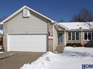 6016 Old Farm Cir, Lincoln, NE 68512
