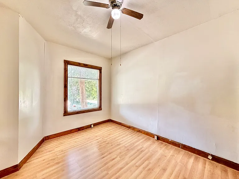 223 S 6th St — Photo 10