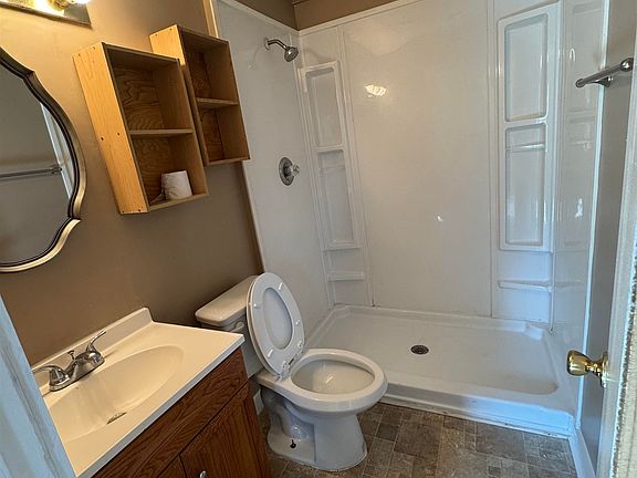 4th image of 497 Forest Lk
