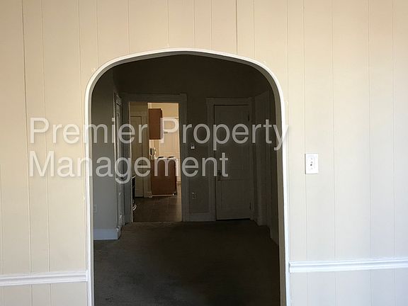 3rd image of 807 W Washington St