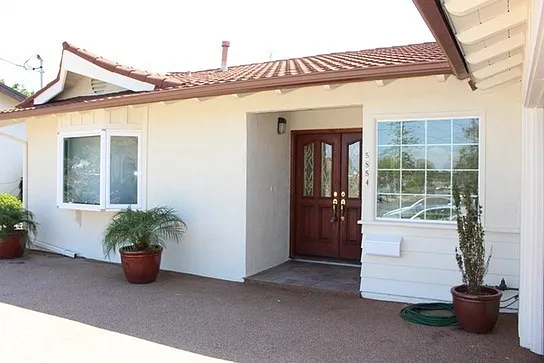 Very Desirable Single Level Home In UTC Has Panoramic Canyon Views Of Mount Soledad! Has A/C — Photo 2