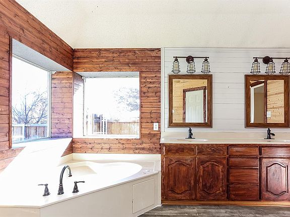 4th image of 5404 Vineyard Ln