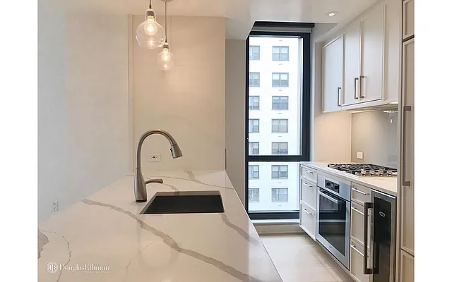 Rented by Douglas Elliman | media 14