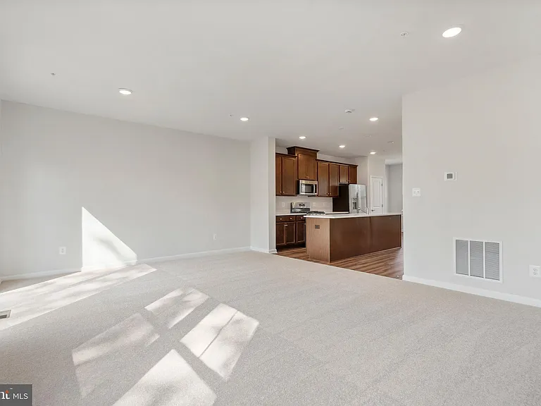 6947 Gladebrook Rd — Photo 19