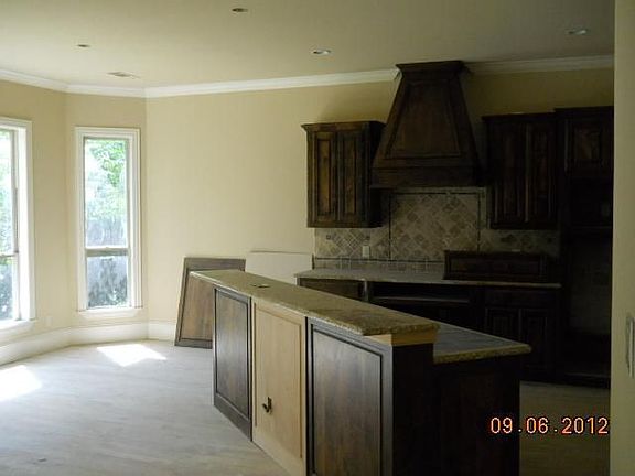 4th image of 6342 Belmont Ave