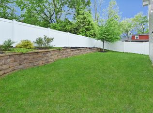 16 N Railroad Ave, Mahwah, NJ 07430