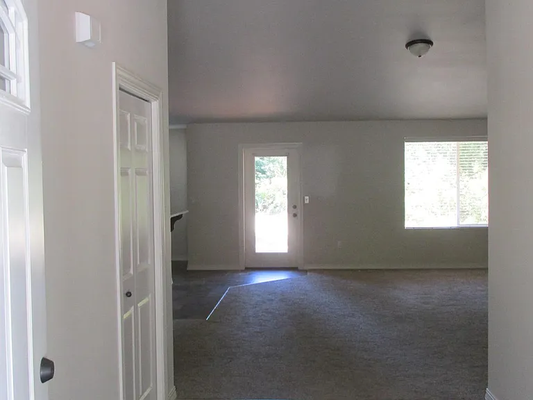 4748 Ida Dr — Photo 7